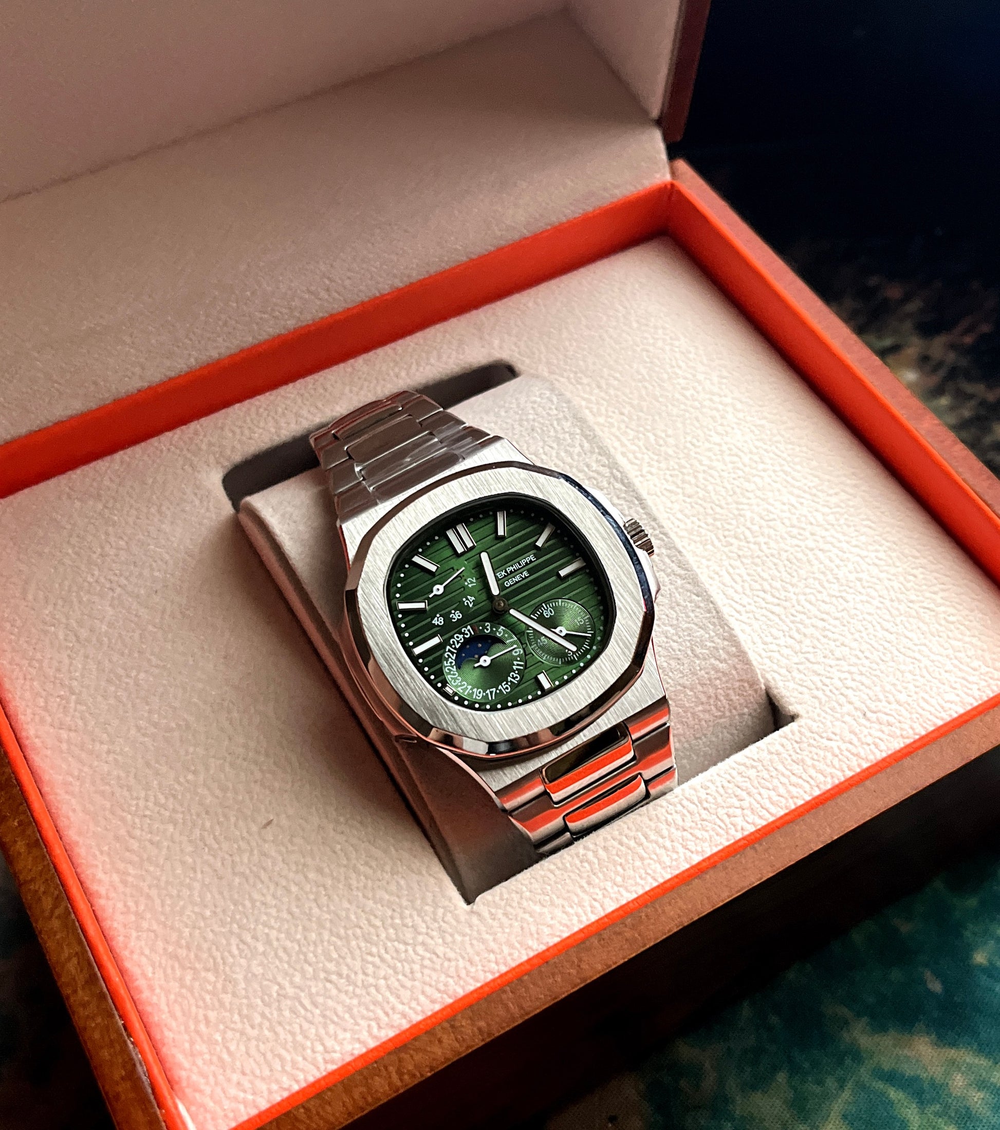 Patek Philippe Nautilus – Mirror Original Automatic.