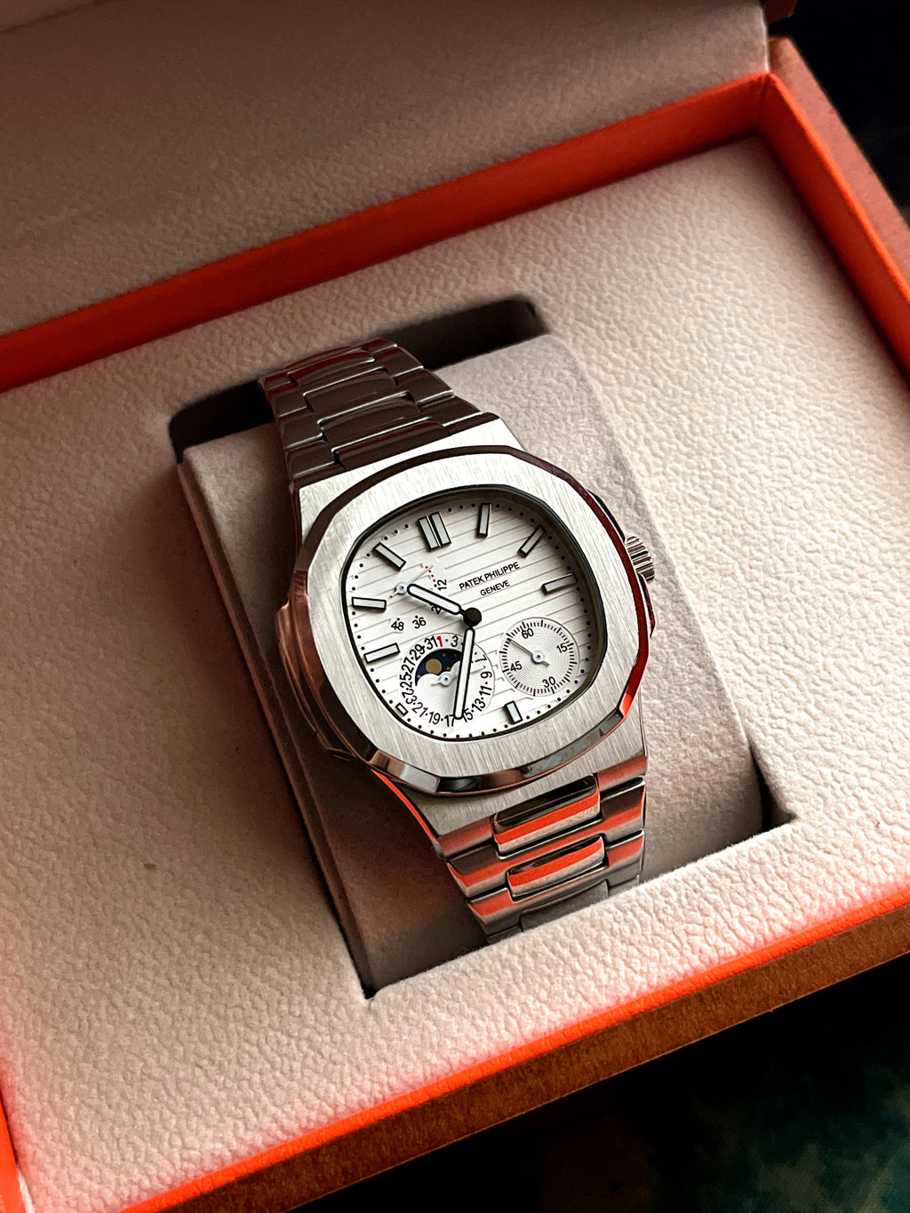 Patek Philippe Nautilus – Mirror Original Automatic.