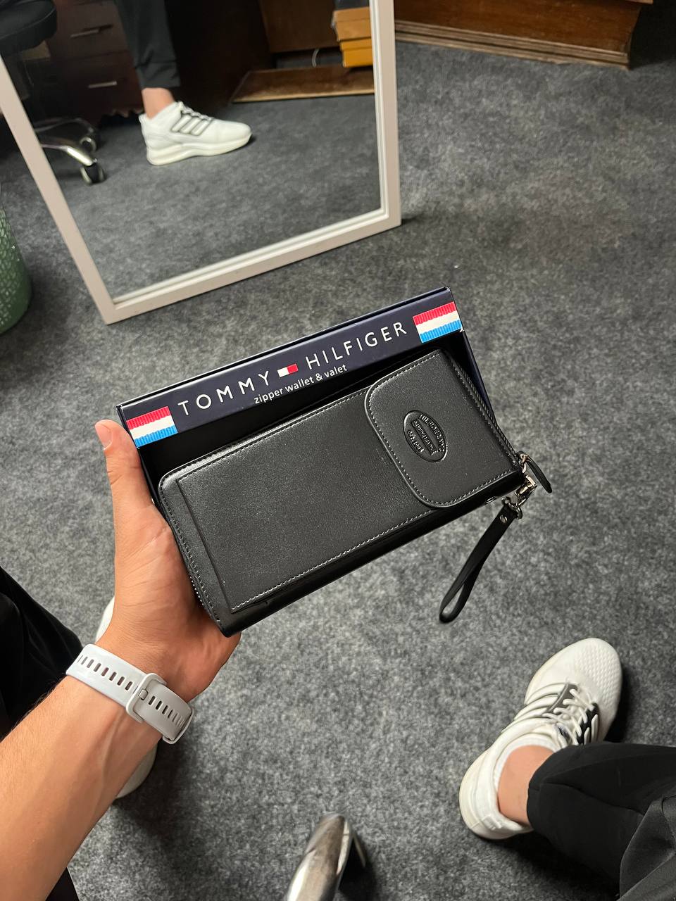 Tommy Hilfiger Wallet-Mobile Version