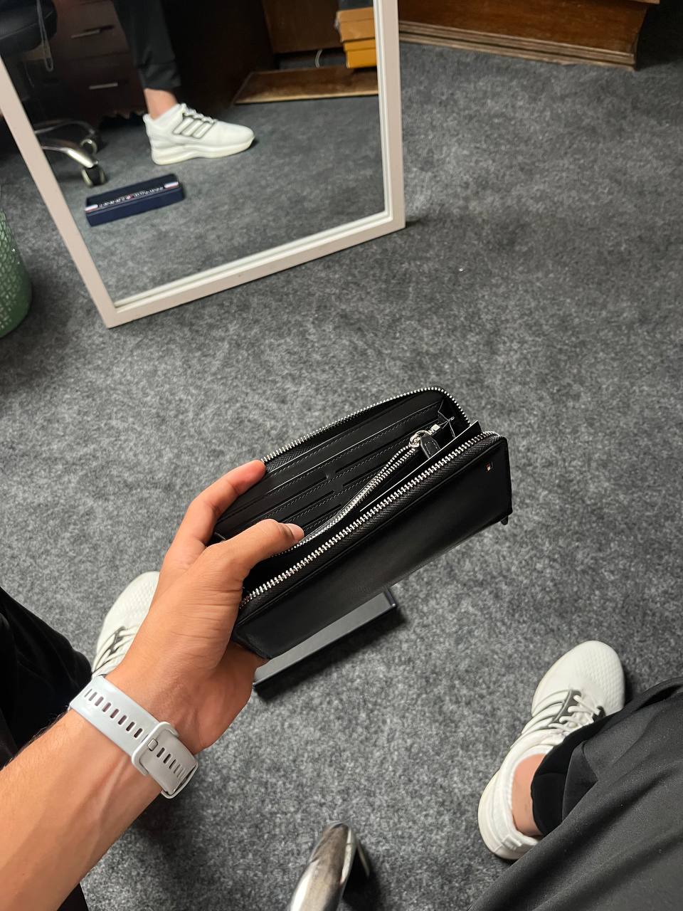 Tommy Hilfiger Wallet-Mobile Version